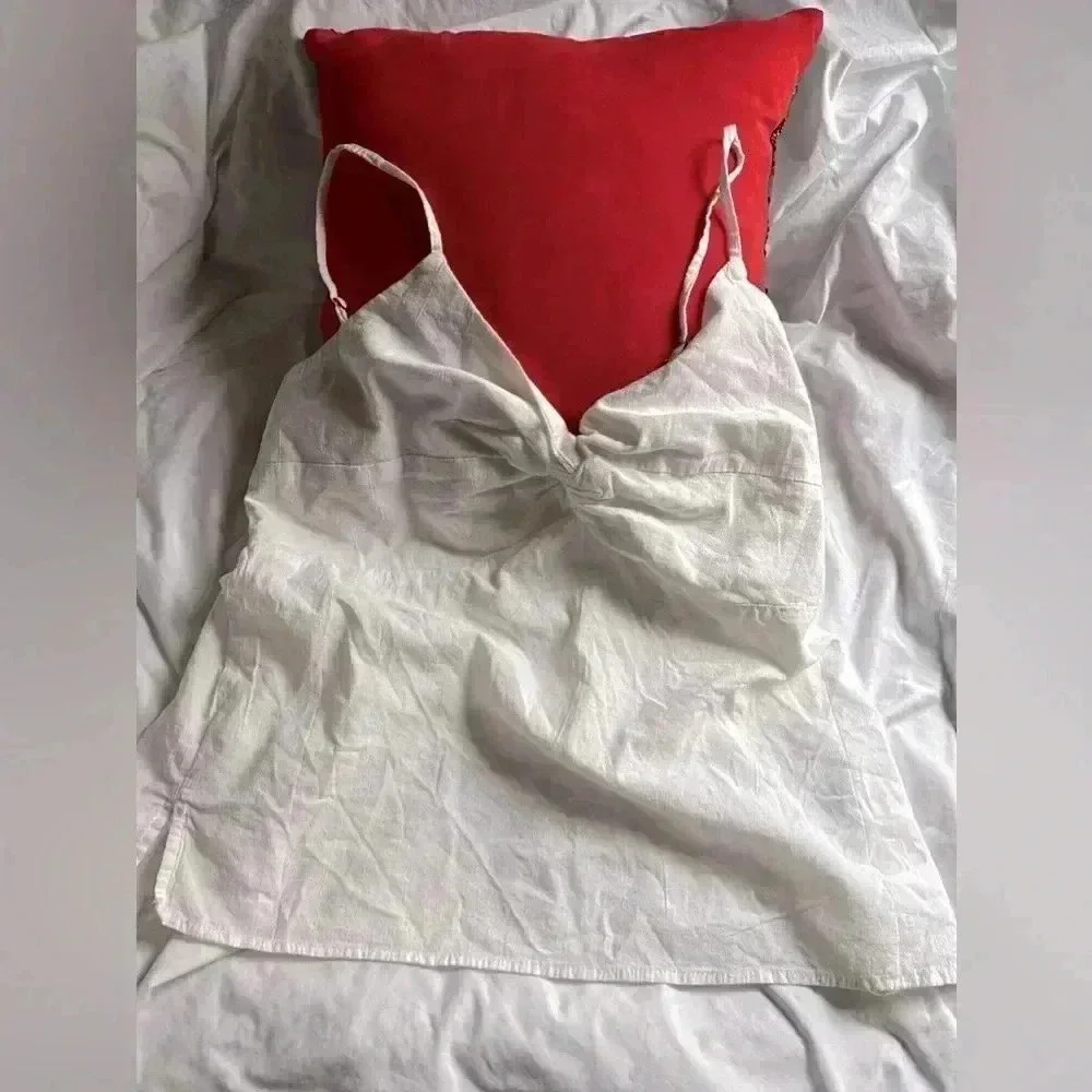 Old Navy Twist Front Cami Top - Picture 4 of 8